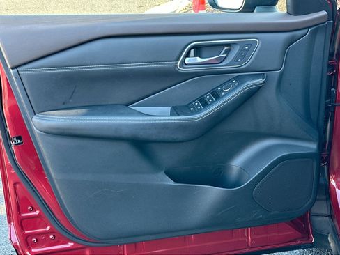 Used 2021 Nissan Rogue Platinum image 14