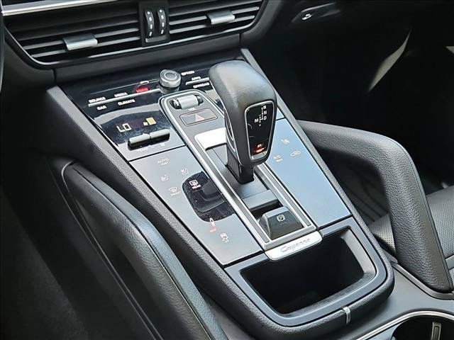 Used 2022 Porsche Cayenne Coupe AWD/4WD image 12