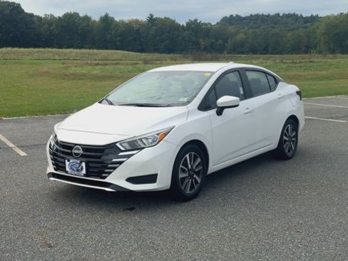 Used 2024 Nissan Versa SV FWD image 4