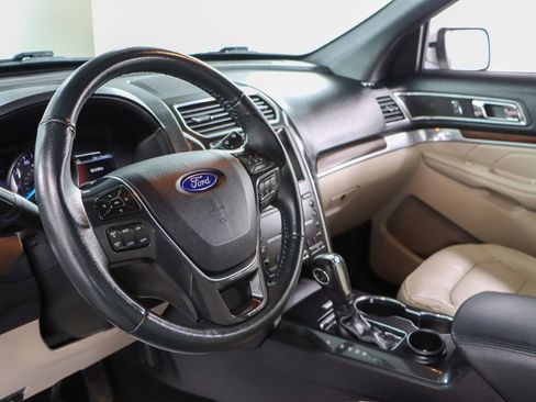 Used 2019 Ford Explorer Limited w/ Class III Trailer Tow Package image 23