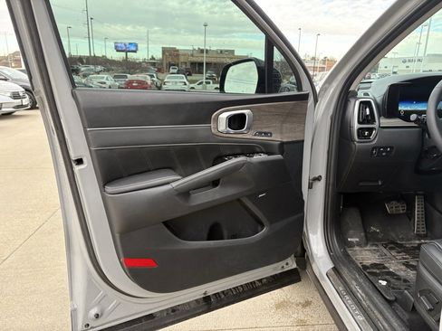 Used 2023 Kia Sorento SX Prestige image 9