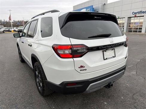 Used 2025 Honda Pilot TrailSport image 6