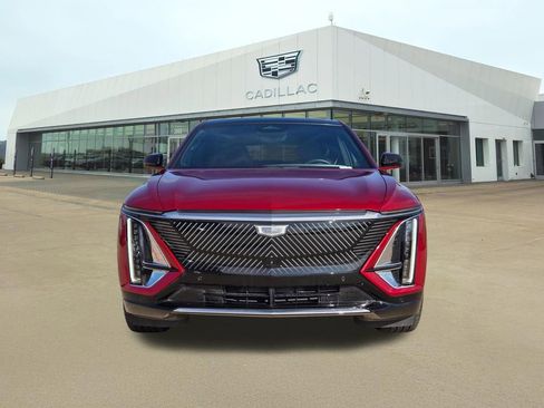 Certified 2025 Cadillac Lyriq Luxury w/ LPO, Floor Liner Package image 2