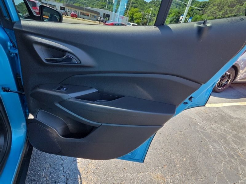 Used 2025 Chevrolet Trax ACTIV w/ Driver Confidence Package FWD image 15