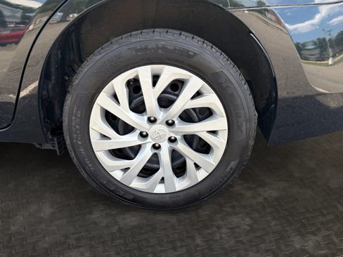 Used 2019 Toyota Corolla LE FWD image 38