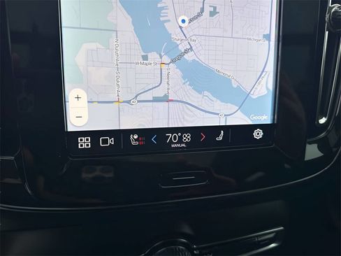 Used 2025 Volvo XC40 B5 Core image 22