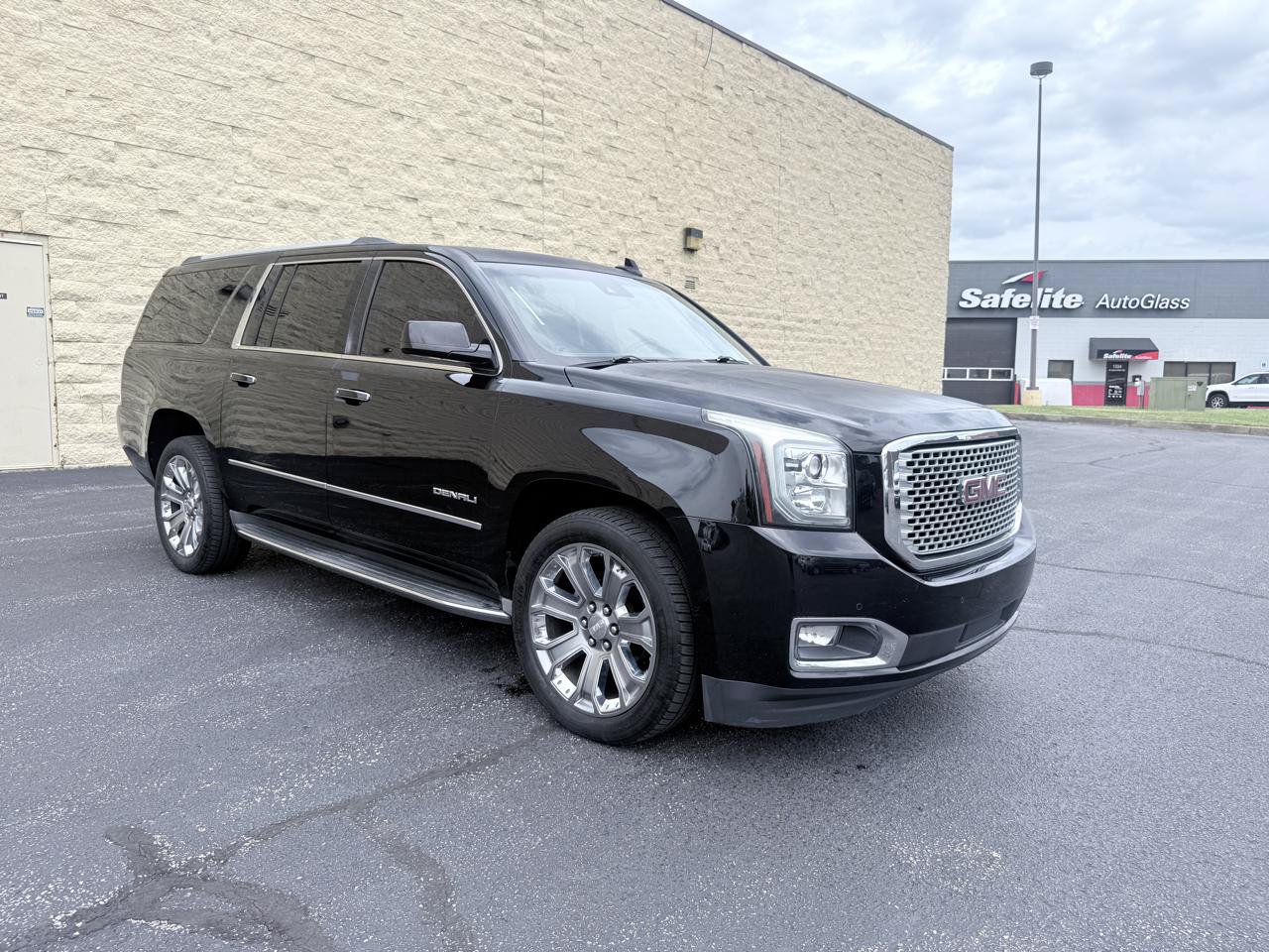 Used 2016 GMC Yukon XL Denali w/ Open Road Package AWD/4WD image 7