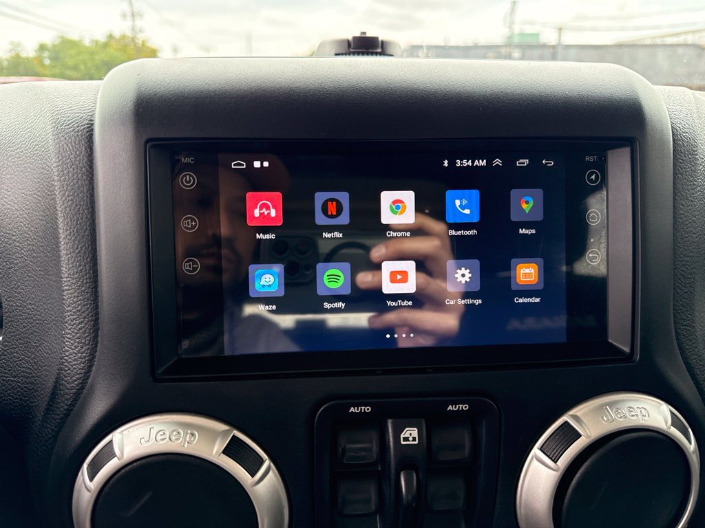 Used 2018 Jeep Wrangler Unlimited Sahara w/ Connectivity Group AWD/4WD image 34