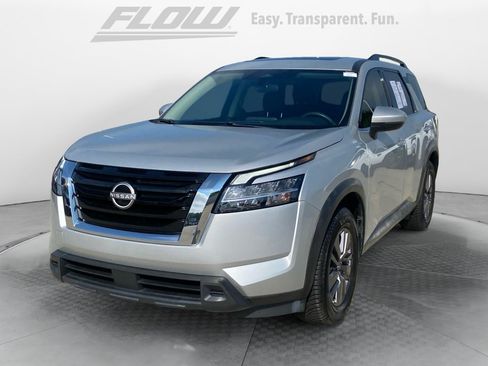 Used 2022 Nissan Pathfinder SV w/ SV Premium Package AWD/4WD image 4