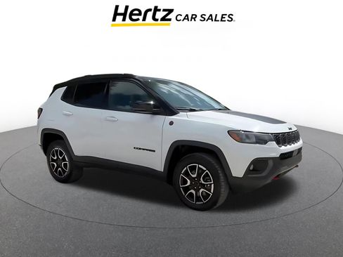 Used 2025 Jeep Compass Trailhawk AWD/4WD image 1