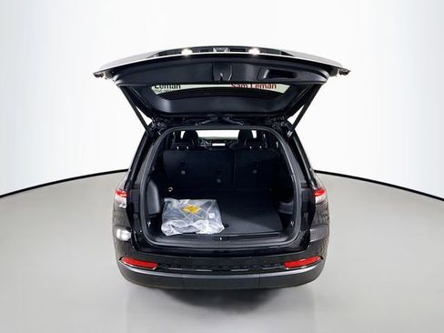 New 2025 Jeep Grand Cherokee Limited image 24