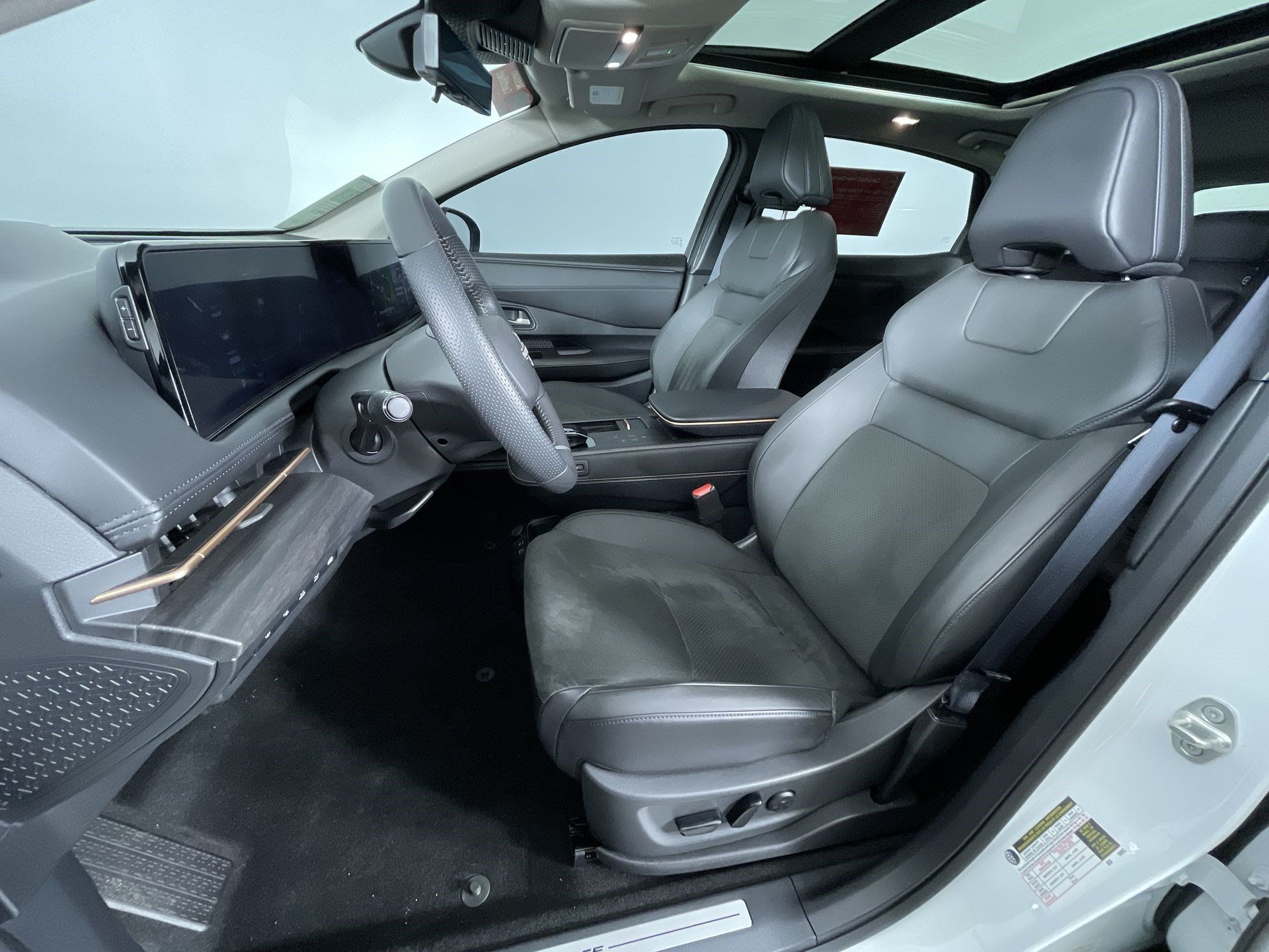 Certified 2024 Nissan Ariya AWD image 14