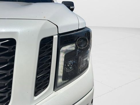 Used 2019 Nissan Titan SL w/ Midnight Edition image 10