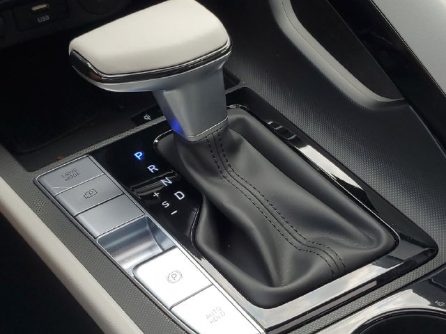 Certified 2025 Hyundai Elantra Limited FWD image 31