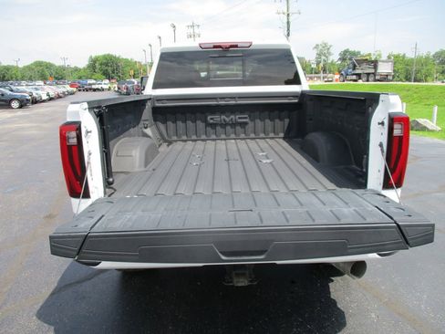 Used 2025 GMC Sierra 3500 Denali Ultimate AWD/4WD image 8