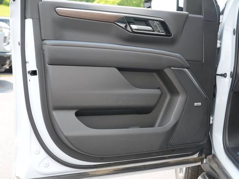 Certified 2026 Chevrolet Suburban High Country w/ Sun And Tow Package AWD/4WD image 14