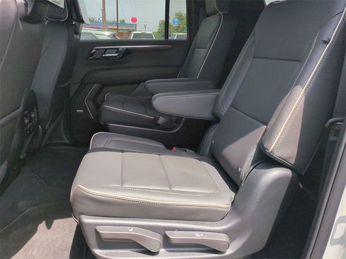 New 2025 Chevrolet Suburban Premier image 25
