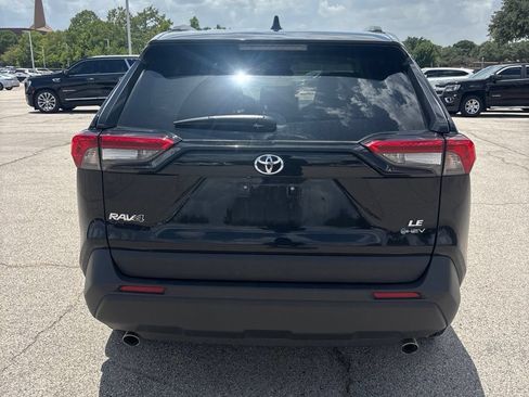 Used 2025 Toyota RAV4 LE AWD/4WD image 5