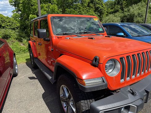 Used 2018 Jeep Wrangler Unlimited Sahara AWD/4WD image 2