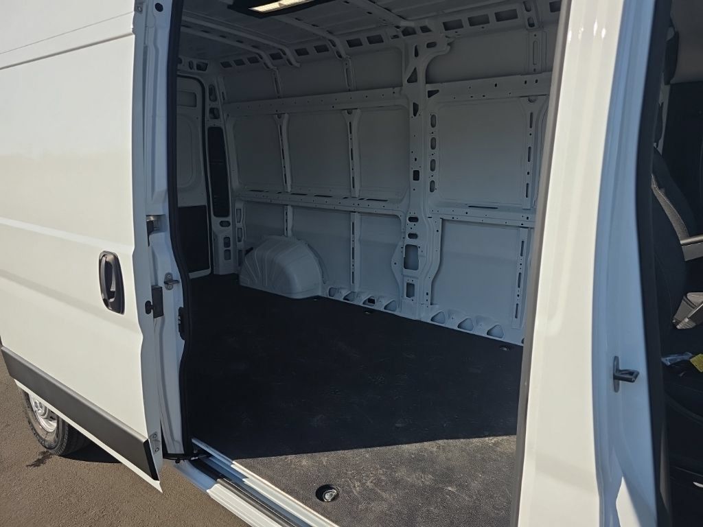 Used 2025 RAM ProMaster 2500 w/ Safety Group FWD image 11