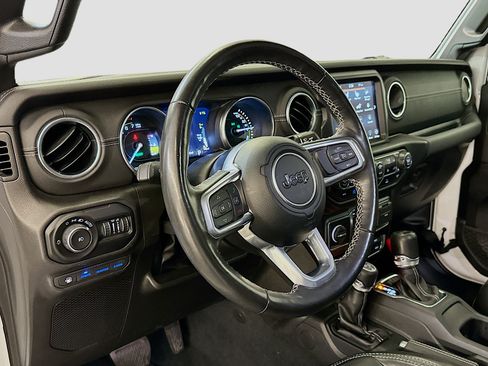 Used 2022 Jeep Wrangler Unlimited Sahara w/ Cold Weather Group AWD/4WD image 18