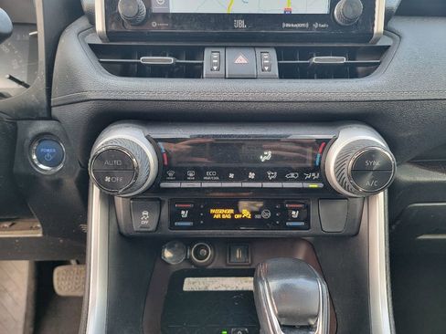 Used 2020 Toyota RAV4 Limited image 22