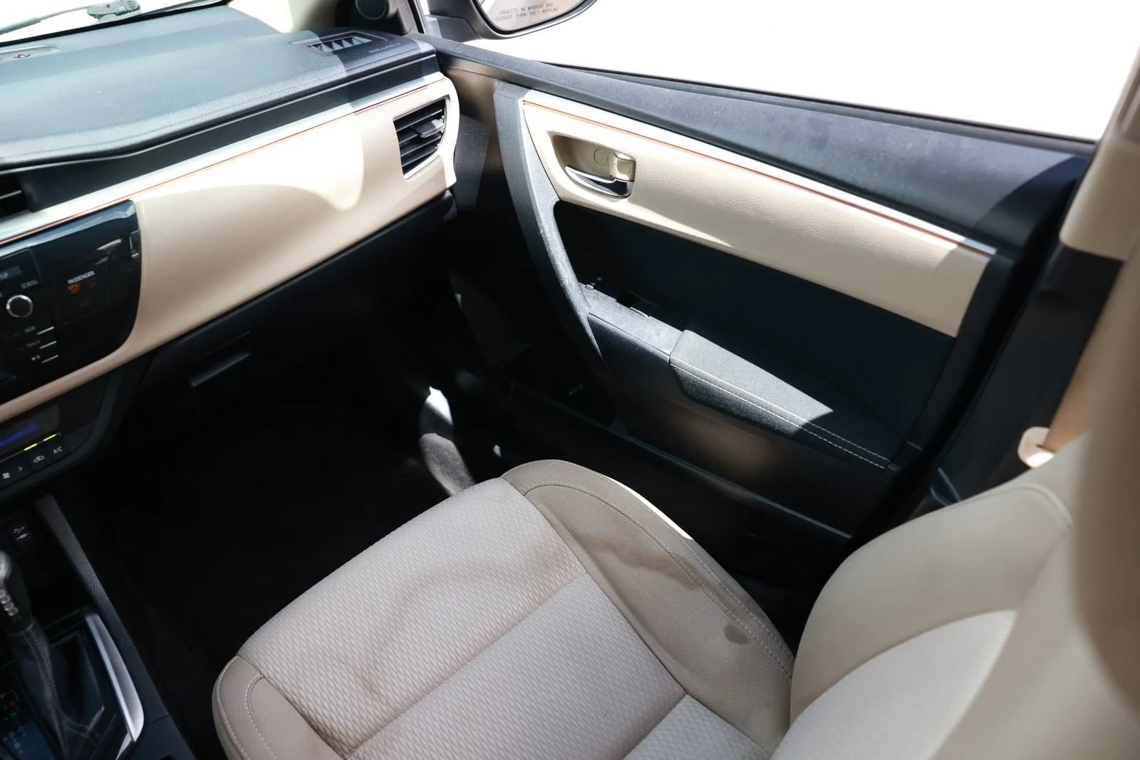 Used 2015 Toyota Corolla LE FWD image 15
