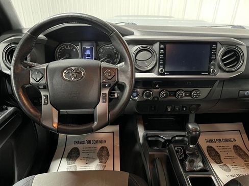 Used 2020 Toyota Tacoma TRD Sport image 4