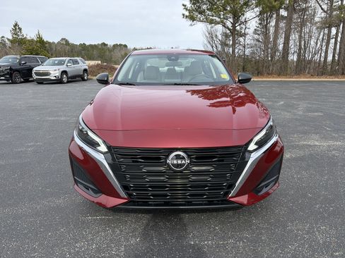 Used 2025 Nissan Altima 2.5 SV image 2