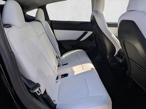 Used 2021 Tesla Model Y Long Range image 20