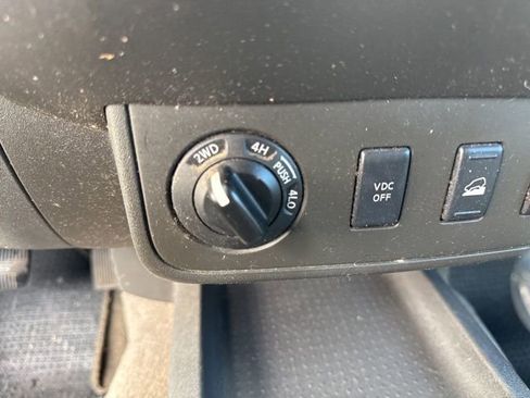 Used 2011 Suzuki Equator Sport image 19