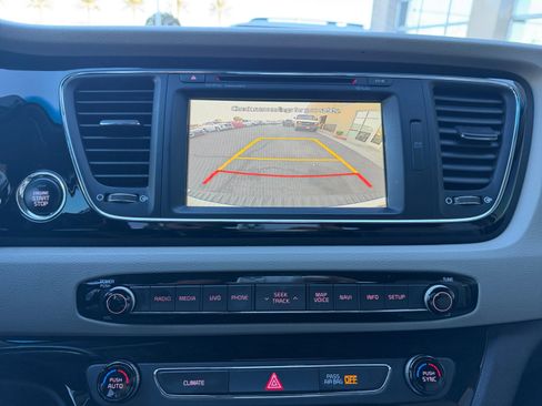 Used 2016 Kia Sedona SX Limited image 29