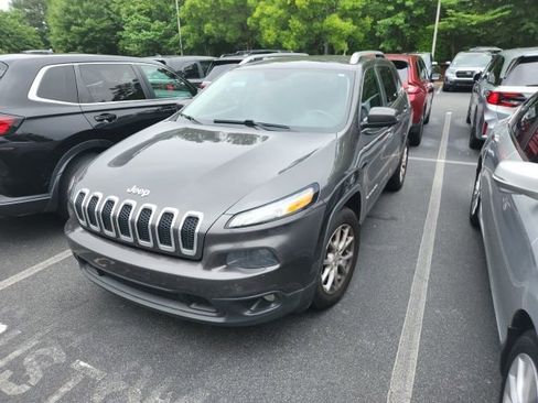 Used 2014 Jeep Cherokee Latitude w/ Trailer Tow Group FWD image 2