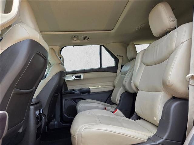 Used 2020 Ford Explorer Platinum w/ Premium Technology Package AWD/4WD image 19