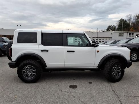 New 2025 Ford Bronco Badlands image 4