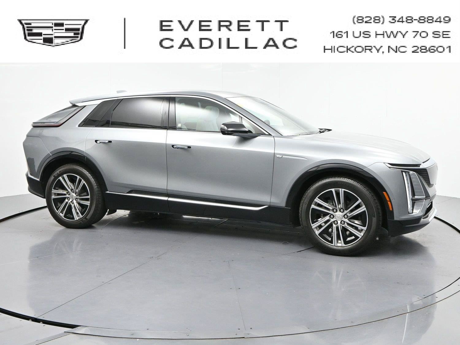 Used 2024 Cadillac Lyriq Luxury AWD/4WD image 1