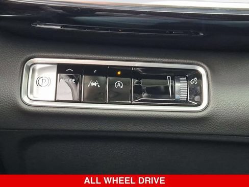 Used 2025 Buick Envision Preferred AWD/4WD image 18