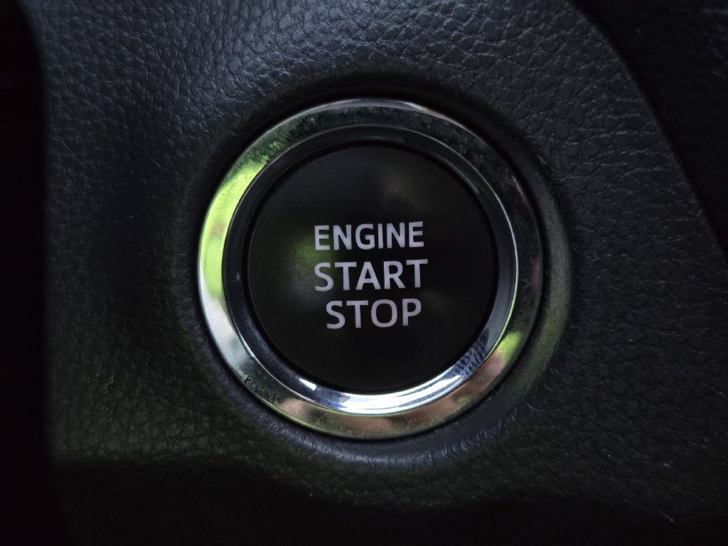 Used 2025 Toyota RAV4 XLE FWD image 28