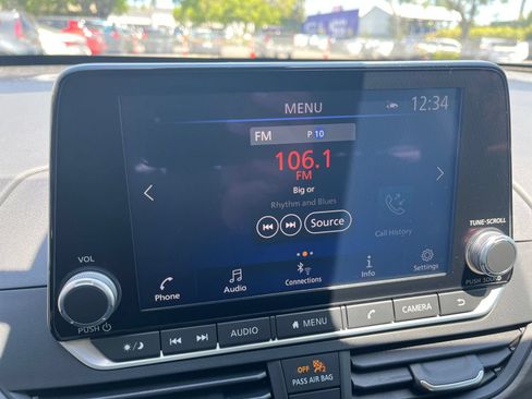 Used 2025 Nissan Altima 2.5 SV FWD image 16