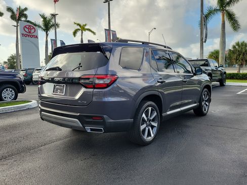 Used 2023 Honda Pilot Elite image 11