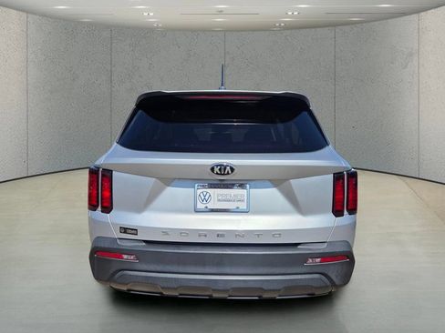 Used 2021 Kia Sorento LX FWD image 4
