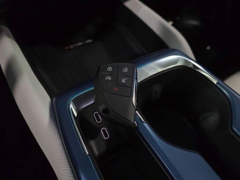 Used 2025 Chevrolet Equinox EV LT image 41