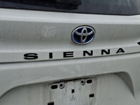 Used 2023 Toyota Sienna XSE w/ XSE Plus Package image 9