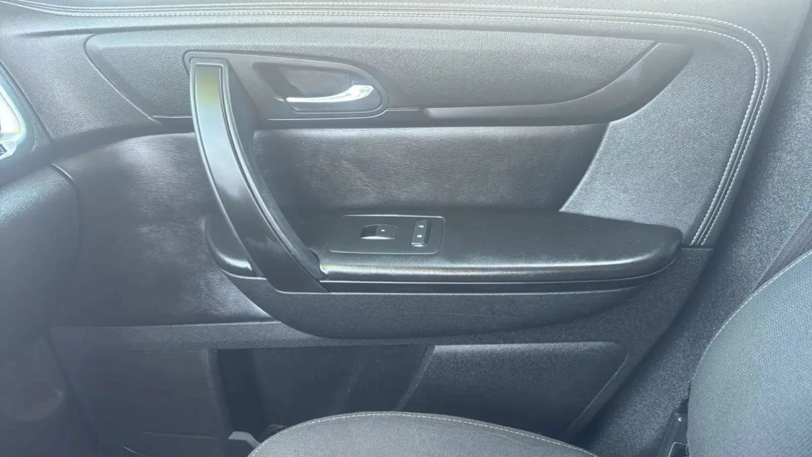 Used 2015 GMC Acadia SLE FWD image 18