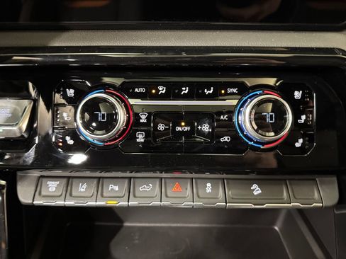 New 2026 GMC Sierra 2500 AT4 w/ AT4 Preferred Package AWD/4WD image 18