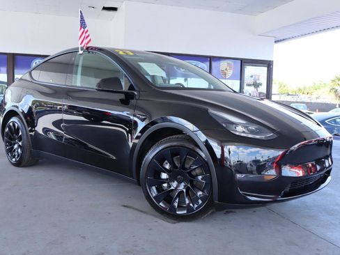 Used 2023 Tesla Model Y Long Range image 3