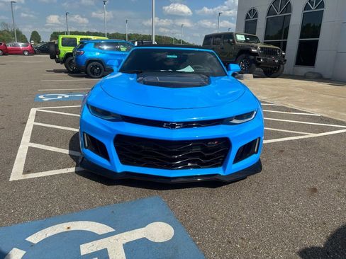 Used 2022 Chevrolet Camaro ZL1 RWD image 4