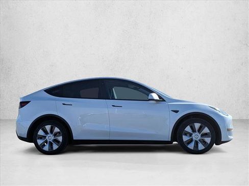 Used 2021 Tesla Model Y Long Range image 4