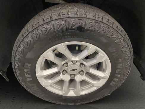 Used 2025 Chevrolet Silverado 1500 RST AWD/4WD image 16