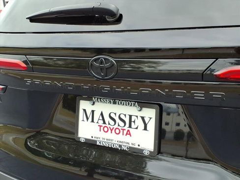 Used 2024 Toyota Grand Highlander XLE image 9